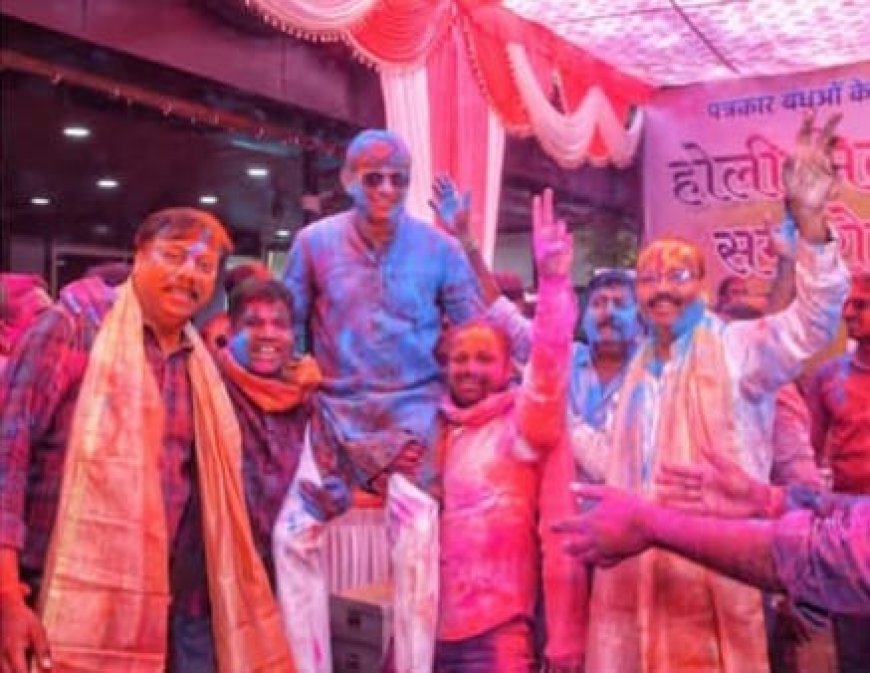 महापौर पुष्यमित्र भार्गव द्वारा पत्रकार बंधुओं के साथ होली मिलन समारोह