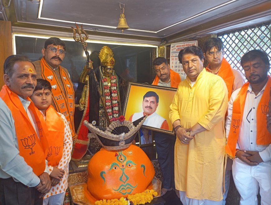 मुख्यमंत्री की दीर्घायु के लिए खजराना गणेश मंदिर में हुआ यज्ञ अनुष्ठान