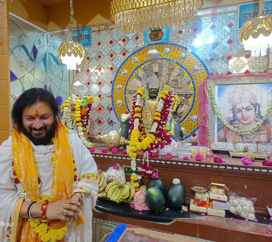 शनैश्चरी अमावस्या पर गजासीन शनि धाम में हुआ विशेष श्रृंगार भक्तों ने किया अभिषेक