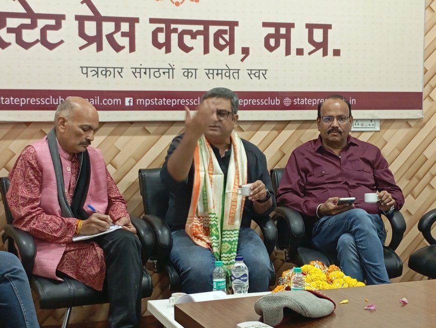 देश औरंगजेब की कब्र जैसे प्रोपोगंडा में उलझा रहे ताकि मूल मुद्दे पर ध्यान न जाए : डॉ. पीयूष जोशी