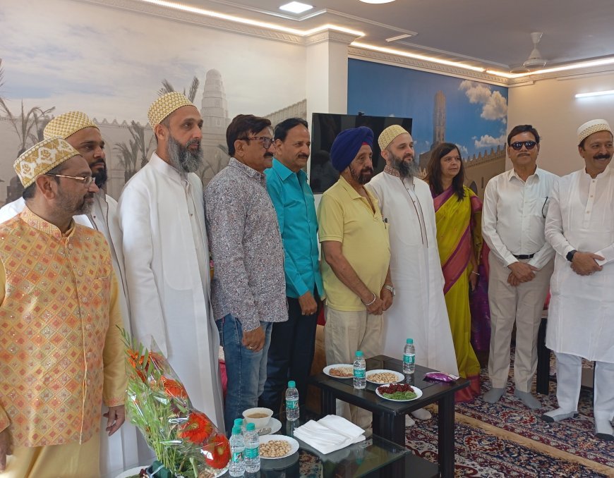 सेफी नगर बोहरा मस्जिद भाजपा, कांगेम एवं अनेक सामाजिक लोगने एक-दूसरे का कराया मुंह मीठा