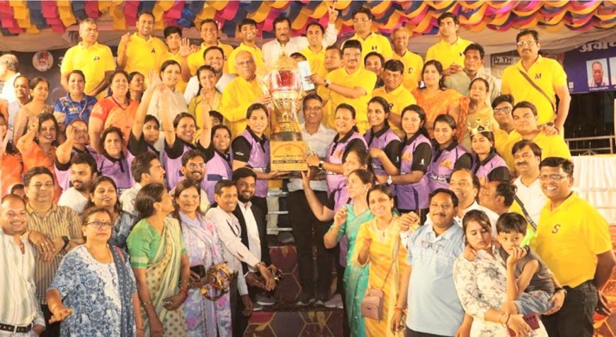 अग्रवाल प्रीमियर लीग-25 की महिला टीमों में महू क्वींस बनी विजेता, राधिका चैलेंजर रही रनरअप