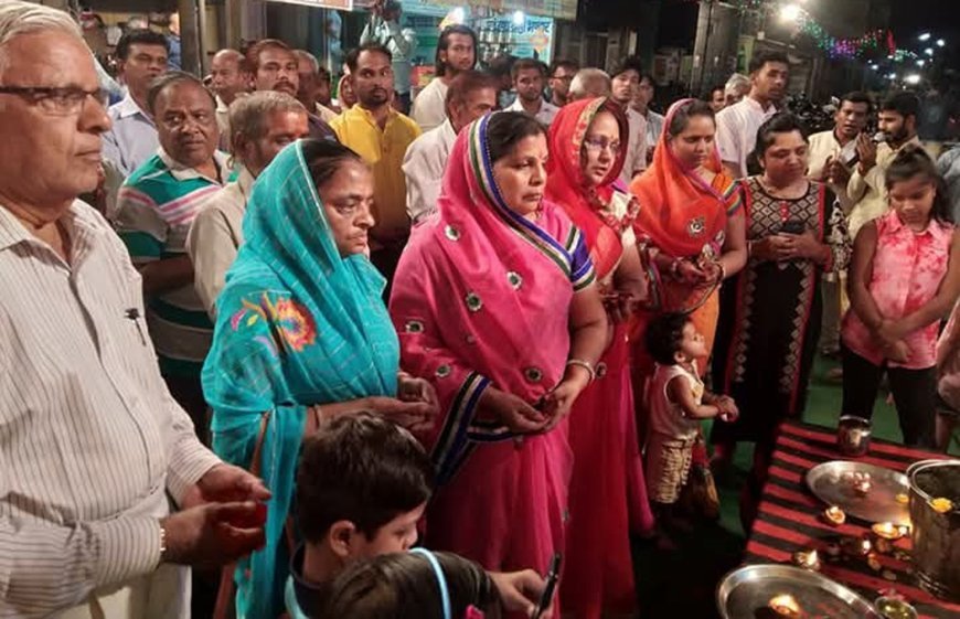 प्राचीन मंशापूर्ण शनि मंदिर पर दिनभर जुटा रहा भक्तों का मेला– शनि कष्ट निवारण पुस्तिका का वितरण