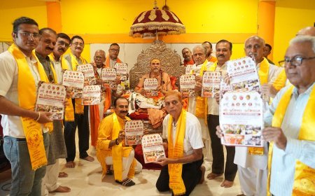 शंकराचार्य अविमुक्तेश्वरानंद ने सिंधी समाज के गो प्रतिष्ठा अभियान से जुड़ने सम्बंधी पुस्तिका का श्रीविद्या मठ वाराणसी में किया विमोचन
