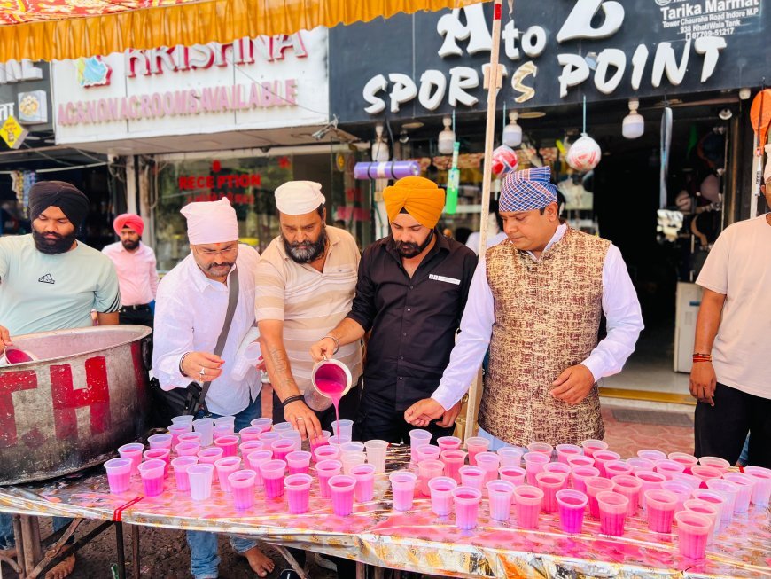 सिक्ख पंथ के पांचवे गुरु "अर्जन देव जी"के शहीद दिवस पर, ठंडे शरबत का वितरण