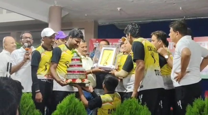 इंदौर चांदी सोना जवाहर व्यापारी एसोसिएशन द्वारा एस पी एल 3 सीरीज क्रिकेट का मैच फाइनल टोपाज इलेवन ने जीता
