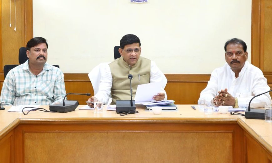 वर्षा के पूर्व ही शहर में कराये सडको का पेचवर्क कार्य- महापौर