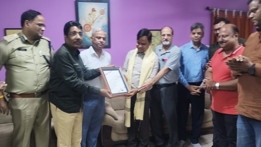 इंदौर में काम करने वाला अधिकारी साधारण नहीं हो सकता - संभागायुक्त