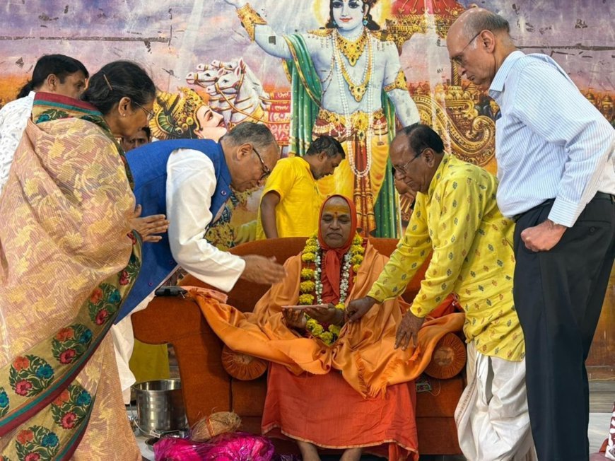 गीता भवन में हुआ स्वामी प्रणवानंद सरस्वती का पाद पूजन