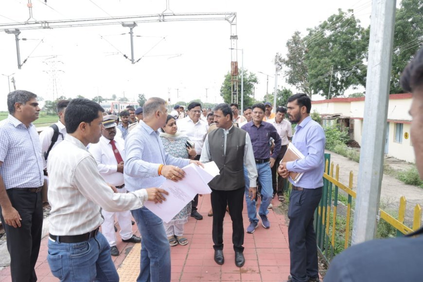 रतलाम मंडल के दौरा पर आये महाप्रबंधक पश्चिम रेलवे श्री विवेक कुमार गुप्ता