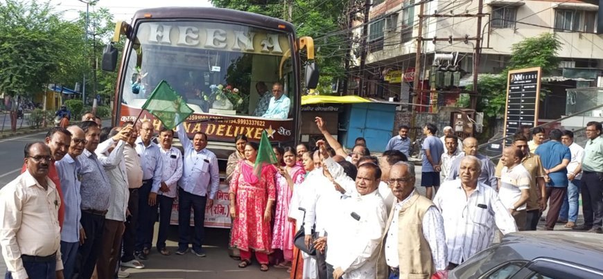 मालवा मिल अग्रवाल पंचायत के सदस्यों को नेमावर यात्रा के लिए बिदाई